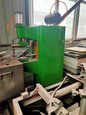 河南鄭州金水區(qū)高價回收門廠設備 冷壓機、精密鋸及北京叉車、木工機械的循環(huán)利用之道